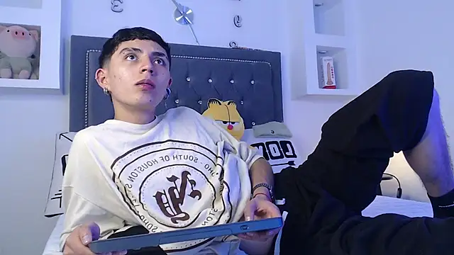 MaikyCooper online show from March 13, 2025, 3:33 am