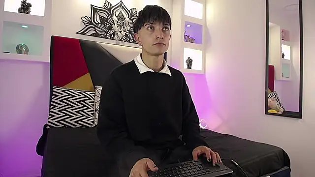 MaikyCooper online show from March 9, 2025, 5:33 am