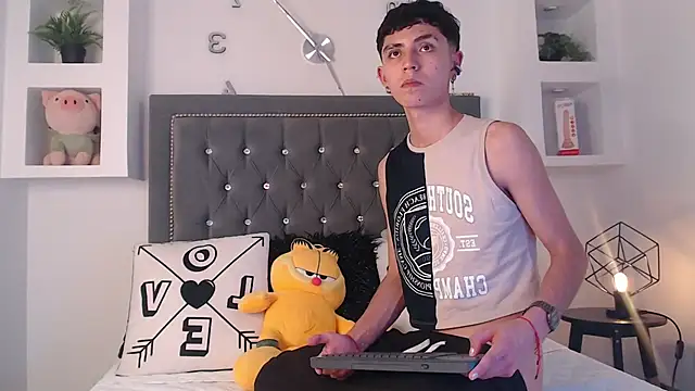 MaikyCooper online show from March 13, 2025, 6:37 am