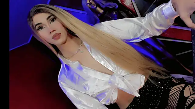 emelly horny  online show from November 3, 2025, 7:17 pm