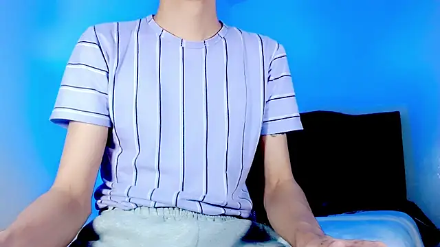 emelly horny  online show from November 29, 2025, 6:41 pm