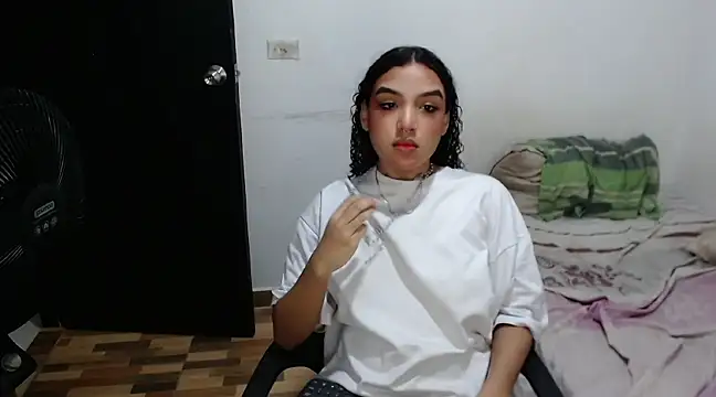 Snapshot of Majo_BigTits chatting on March 12, 2025, 2:20 am Majo BigTits online show from March 12, 2025, 2:20 am