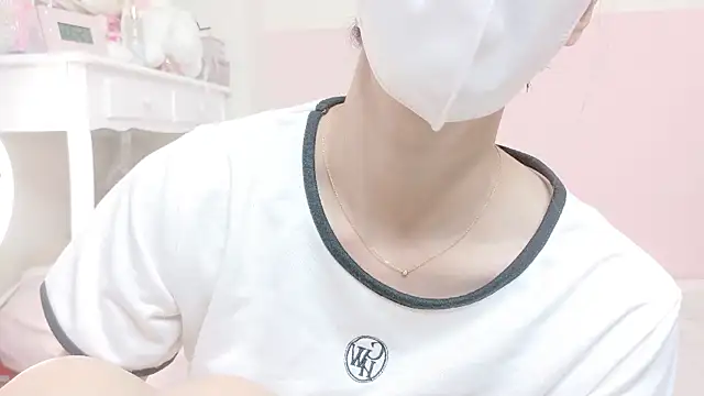 Snapshot of -nyanko- chatting on October 3, 2025, 8:21 pm -nyanko- online show from October 3, 2025, 8:21 pm