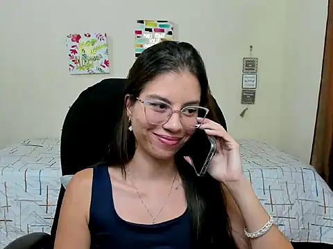 veronicamiller22 online show from September 28, 2025, 10:28 pm