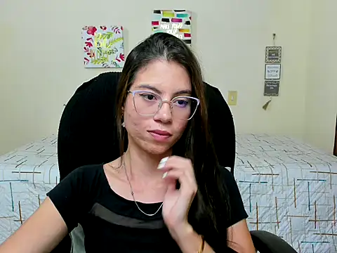 veronicamiller22 online show from September 26, 2025, 1:01 am