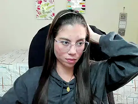 veronicamiller22 online show from September 30, 2025, 6:25 pm