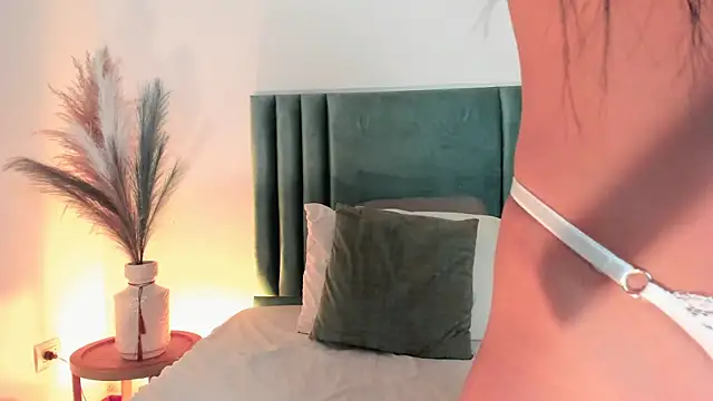 MiaHertz online show from March 21, 2025, 1:02 am