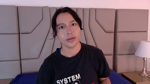 ParanoidTemptaion  online show from May 27, 2026, 11:39 am