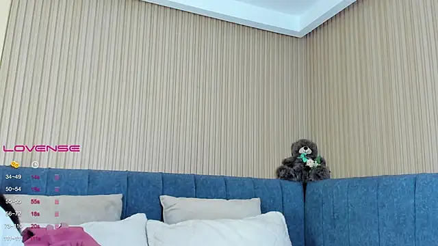 elizabeth 20 online show from March 11, 2025, 7:03 pm