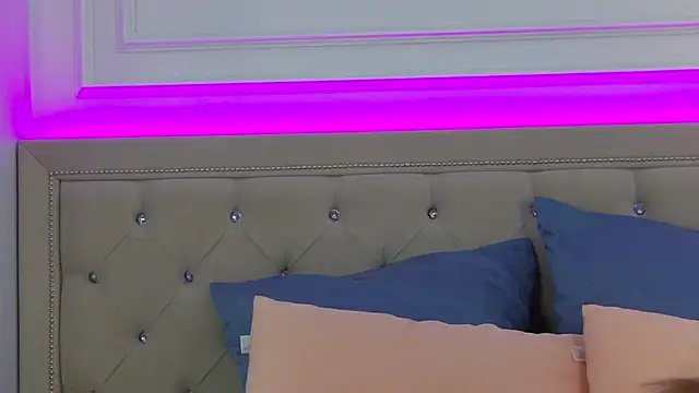 Jackie White  online show from September 13, 2025, 3:06 am