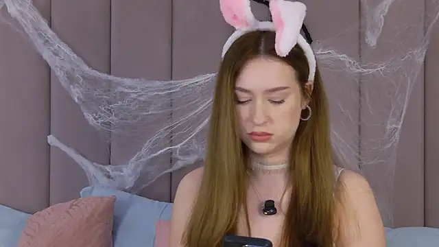 Jackie White  online show from October 27, 2025, 3:18 am