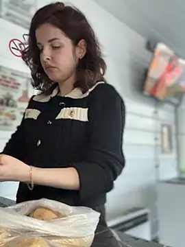 MollyBer online show from April 10, 2026, 4:58 pm