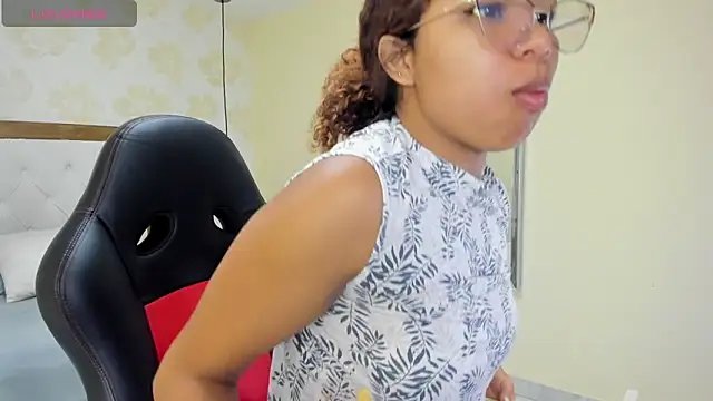 Snapshot of MELINAMARTINS chatting on October 10, 2025, 12:50 pm MELINAMARTINS online show from October 10, 2025, 12:50 pm