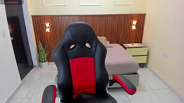 Snapshot of MELINAMARTINS chatting on November 24, 2025, 7:36 pm MELINAMARTINS online show from November 24, 2025, 7:36 pm