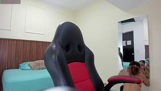 Snapshot of MELINAMARTINS chatting on October 4, 2025, 7:15 pm MELINAMARTINS online show from October 4, 2025, 7:15 pm