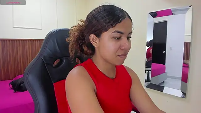 Snapshot of MELINAMARTINS chatting on October 8, 2025, 7:25 pm MELINAMARTINS online show from October 8, 2025, 7:25 pm