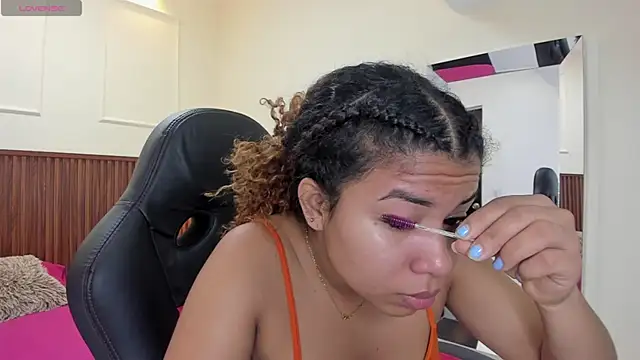 Snapshot of MELINAMARTINS chatting on November 21, 2025, 7:13 pm MELINAMARTINS online show from November 21, 2025, 7:13 pm