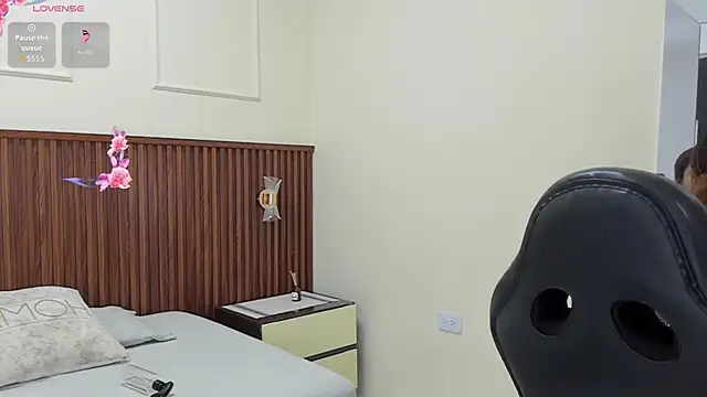 Snapshot of MELINAMARTINS chatting on September 18, 2025, 7:39 pm MELINAMARTINS online show from September 18, 2025, 7:39 pm