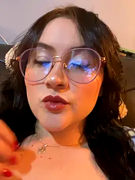 ValentinaOrtiz3 online show from October 3, 2025, 12:36 am