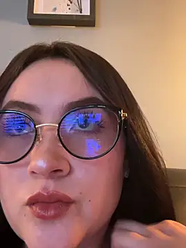 ValentinaOrtiz3 online show from May 7, 2026, 10:46 pm