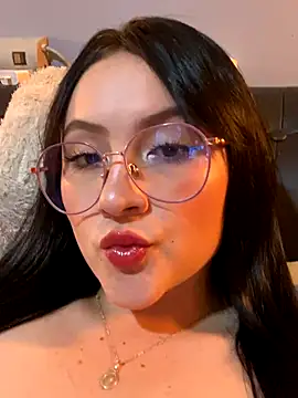 ValentinaOrtiz3 online show from September 30, 2025, 1:11 am