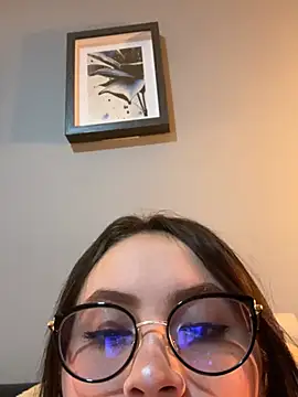 ValentinaOrtiz3 online show from May 3, 2026, 3:22 am