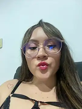 ValentinaOrtiz3 online show from February 24, 2025, 11:52 pm