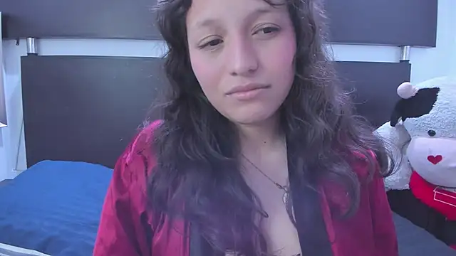 Snapshot of Marii_18 chatting on March 13, 2025, 6:58 am Marii 18 online show from March 13, 2025, 6:58 am