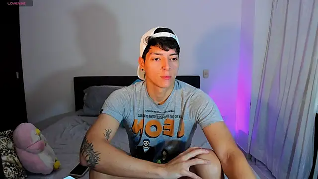  JacobMiller   online show from October 7, 2025, 7:48 pm