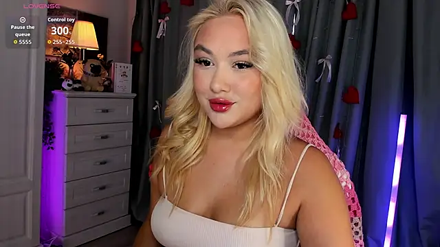Snapshot of _Loneve__ chatting on May 17, 2026, 2:50 pm Loneve online show from May 17, 2026, 2:50 pm
