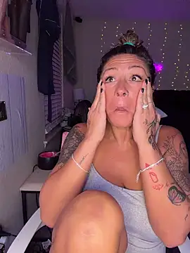 bossyroxy84 online show from November 10, 2025, 1:54 am