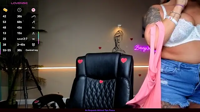 bossyroxy84 online show from February 19, 2026, 12:07 am