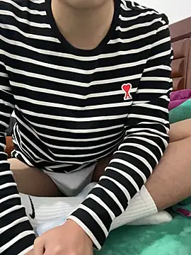 Snapshot of 0W00GIGi chatting on February 17, 2025, 1:22 pm 0W00GIGi online show from February 17, 2025, 1:22 pm