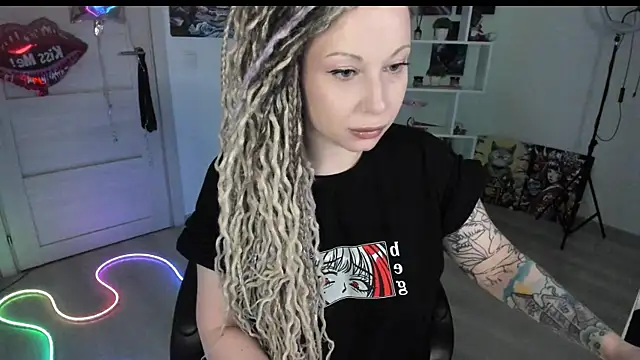 HoneySallyMoore online show from April 5, 2026, 8:04 pm