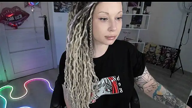 HoneySallyMoore online show from April 4, 2026, 8:04 pm