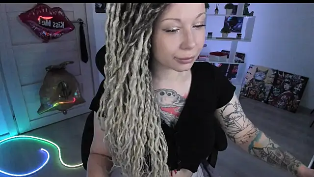 Snapshot of HoneySallyMoore chatting on July 27, 2026, 2:18 am HoneySallyMoore online show from July 27, 2026, 2:18 am