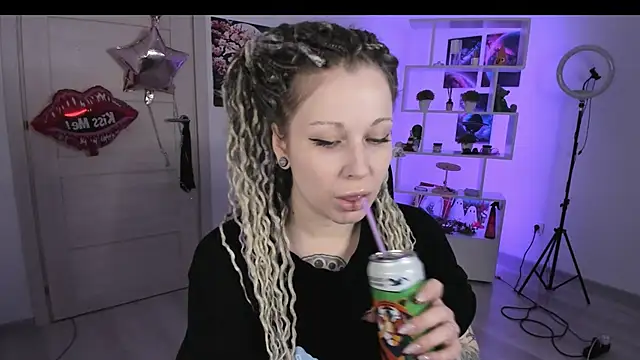 HoneySallyMoore online show from October 19, 2025, 6:54 pm