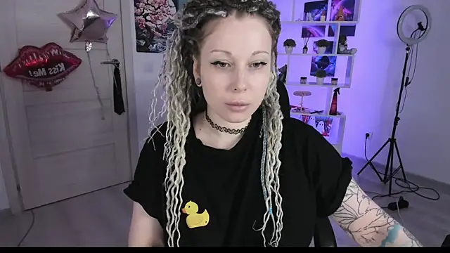 HoneySallyMoore online show from October 2, 2025, 3:26 pm