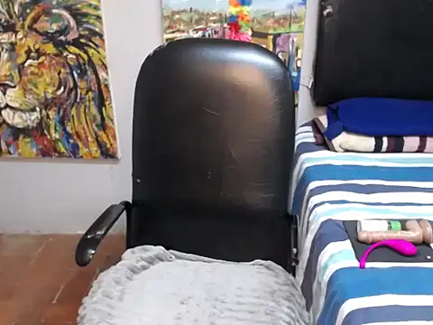 AfricanChinese online show from November 6, 2025, 9:13 am