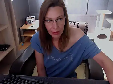 Snapshot of hannaha chatting on May 17, 2026, 10:48 am hannaha online show from May 17, 2026, 10:48 am