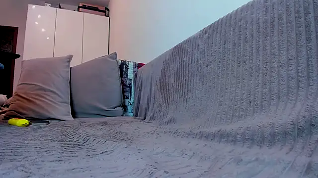 your Goddess Eva online show from April 16, 2026, 9:39 pm