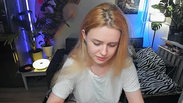 Alexa Pirs online show from December 4, 2025, 9:14 pm