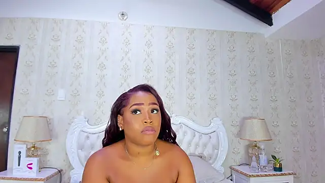 Snapshot of TianahGlow chatting on March 17, 2025, 11:24 pm TianahGlow online show from March 17, 2025, 11:24 pm