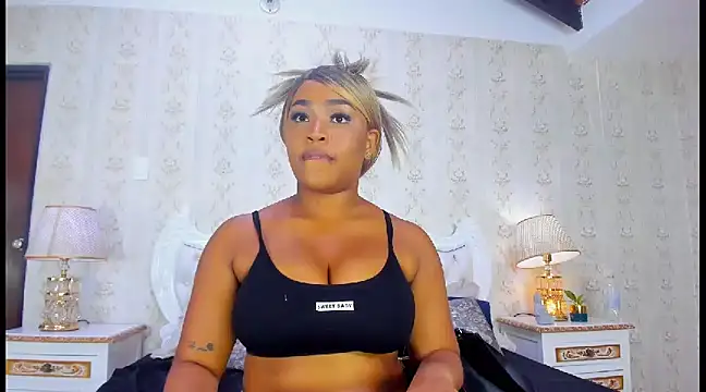 Snapshot of TianahGlow chatting on March 5, 2025, 2:36 am TianahGlow online show from March 5, 2025, 2:36 am