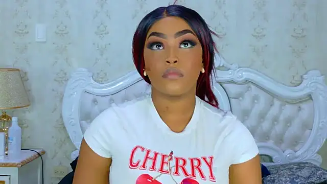 Snapshot of TianahGlow chatting on October 29, 2025, 9:03 pm TianahGlow online show from October 29, 2025, 9:03 pm