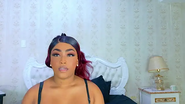 Snapshot of TianahGlow chatting on October 27, 2025, 8:43 pm TianahGlow online show from October 27, 2025, 8:43 pm