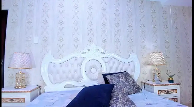 Snapshot of TianahGlow chatting on March 10, 2025, 11:49 pm TianahGlow online show from March 10, 2025, 11:49 pm