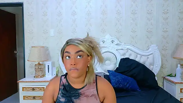 Snapshot of TianahGlow chatting on November 13, 2025, 9:08 pm TianahGlow online show from November 13, 2025, 9:08 pm