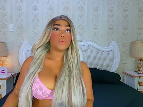 Snapshot of TianahGlow chatting on September 15, 2025, 8:09 pm TianahGlow online show from September 15, 2025, 8:09 pm