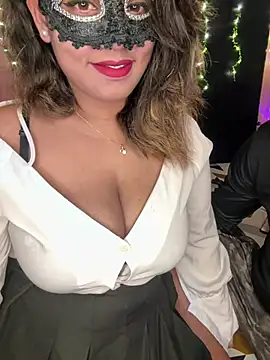 Snapshot of WifyHubby_38 chatting on March 22, 2025, 6:47 pm WifyHubby 38 online show from March 22, 2025, 6:47 pm